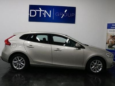 Begagnad Volvo V40 Momentum 120 HK (88 kW) 2017 Brun