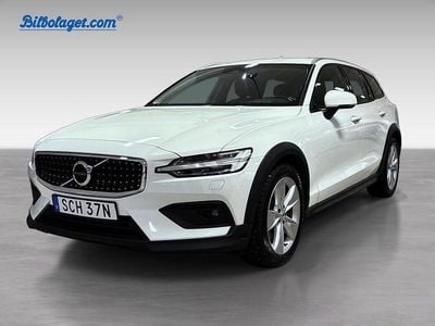 Vit Begagnad 2020 Volvo V60 CC SE Kombi | 286 000 kr (Marknadspris)