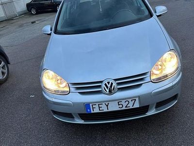Silver Begagnad 2007 VW Golf V Halvkombi | 41 500 kr (Marknadspris)