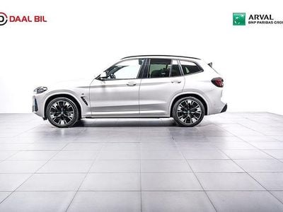 Vit Begagnad 2021 BMW iX3 M Sport SUV | 369 700 kr (Marknadspris)