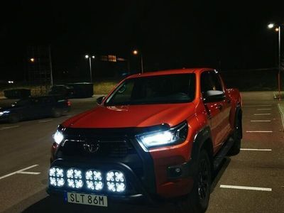 begagnad Toyota HiLux Dubbelhytt 2.8 4WD Euro 6 (momsad)