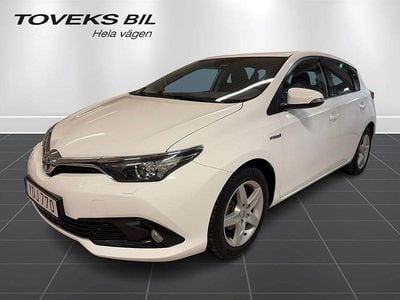 Begagnad Toyota Auris Hybrid 99 HK (72 kW) 2016 Vit
