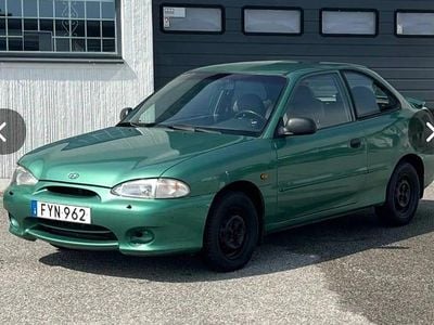 Begagnad Hyundai Accent 91 HK (66 kW) 1998 Halvkombi