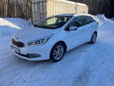 Begagnad Kia Ceed Sportswagon Comfort 128 HK (94 kW) 2013 Vit Kombi
