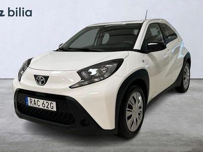 Vit Begagnad 2023 Toyota Aygo X Play SUV | 179 900 kr (Marknadspris)