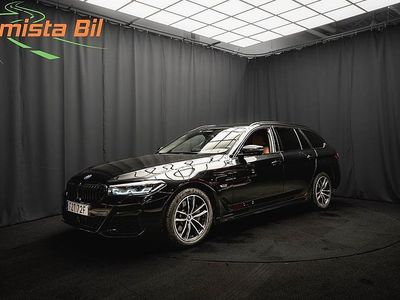 Svart Begagnad 2022 BMW 530e M Sport Kombi | 379 800 kr (Marknadspris)