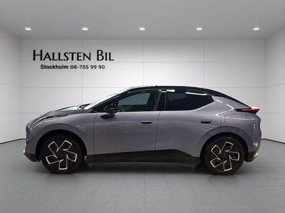 Begagnad Lynk & Co 02 200 kW (272 HK) 2024 Blå metallic SUV