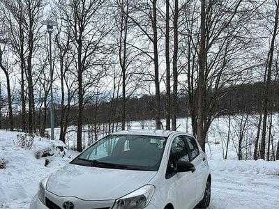 Vit Begagnad 2014 Toyota Yaris Halvkombi | 89 000 kr