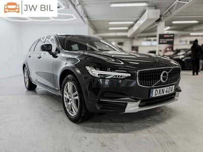 Grå Begagnad 2018 Volvo V90 CC Momentum Kombi | 278 900 kr (Marknadspris)