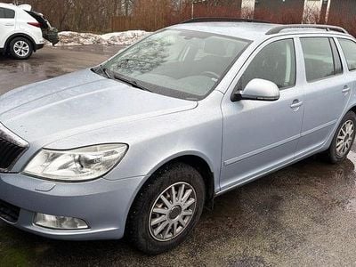 Begagnad Skoda Octavia 102 HK (75 kW) 2010 Silver/blå/ljusgrå Kombi