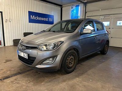 Begagnad Hyundai i20 Premium 75 HK (55 kW) 2013 Grå Halvkombi
