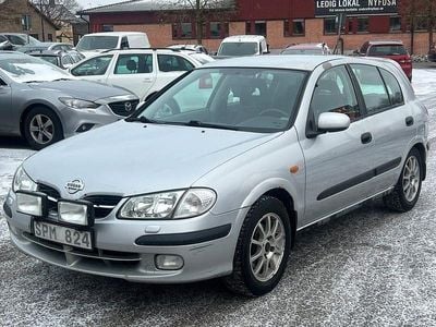 Begagnad Nissan Almera 114 HK (83 kW) 2001 Silver Halvkombi