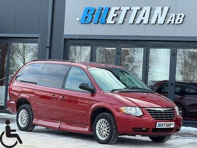 Begagnad Chrysler Town & Country 182 HK (133 kW) 2006 Röd Minibuss
