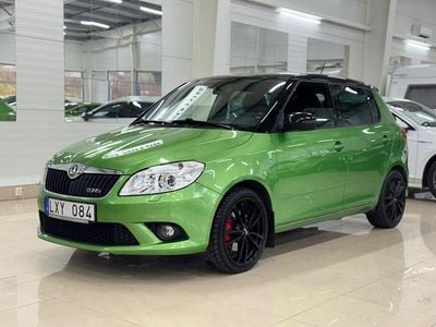 Begagnad Skoda Fabia RS 180 HK (132 kW) 2012 Grön metallic Halvkombi