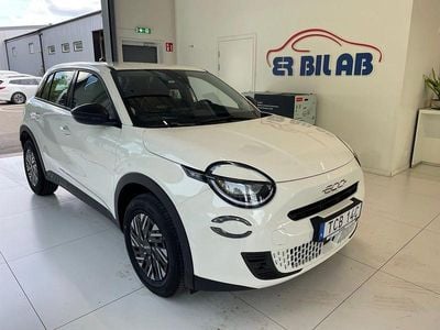 Vit Begagnad 2024 Fiat 600 Pop Halvkombi | 280 800 kr