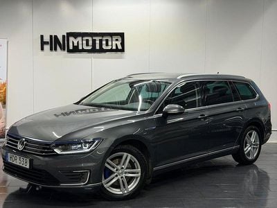 Mörkgrå Begagnad 2016 VW Passat GTE Kombi | 139 900 kr (Marknadspris)