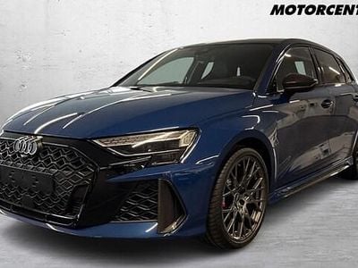 Ascariblå metallic Ny 2025 Audi RS3 Sportback Halvkombi | 769 000 kr (Dyr)