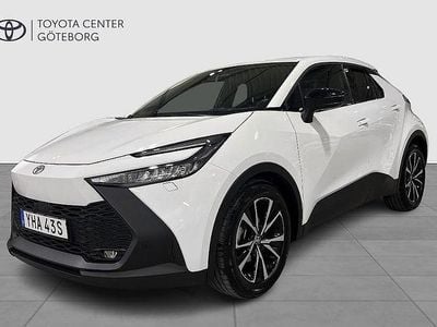 Vit Begagnad 2024 Toyota C-HR Style SUV | 339 900 kr (Marknadspris)