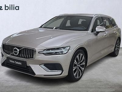 Begagnad Volvo V60 Core 349 HK (256 kW) 2023 Grå Kombi