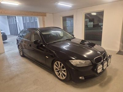 Svart Begagnad 2010 BMW 320 Kombi | 69 000 kr (Marknadspris)