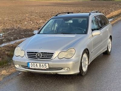 Begagnad Mercedes C320 Avantgarde 218 HK (160 kW) 2001 Silver Kombi
