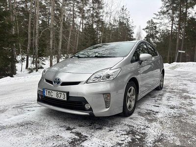 Begagnad Toyota Prius 136 HK (100 kW) 2012 Silver Halvkombi