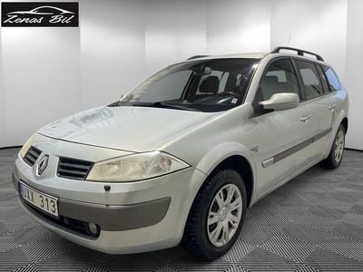 Ljusgrå Begagnad 2004 Renault Mégane GrandTour Kombi | 13 900 kr (Marknadspris)