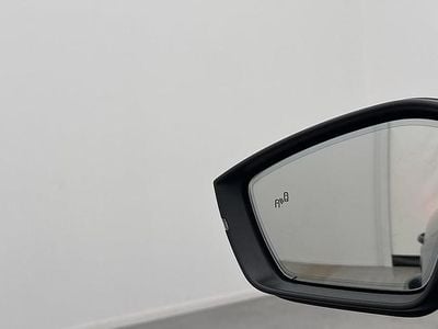 Grå Begagnad 2018 Skoda Superb Kombi | 184 900 kr (Marknadspris)