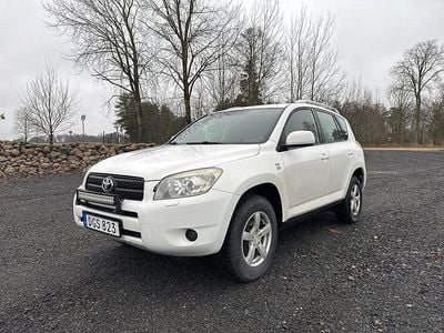 Begagnad Toyota RAV4 136 HK (100 kW) 2007 Vit SUV
