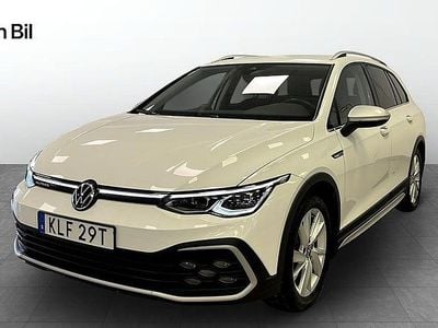 Pure white Begagnad 2022 VW Golf VIII Kombi | 339 900 kr (Marknadspris)