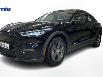 Svart Begagnad 2022 Ford Mustang Mach-E Standard Range SUV | 329 900 kr (Marknadspris)