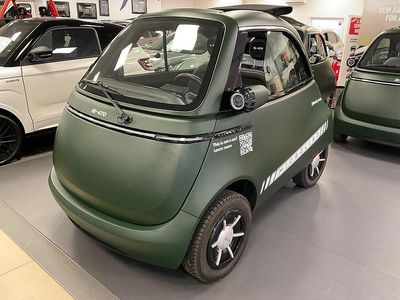 Begagnad Micro Microlino 8 kW (12 HK) 2024 London green matt Halvkombi