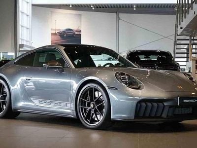 Grå Begagnad 2025 Porsche 911 Sportkupé | 1 979 000 kr