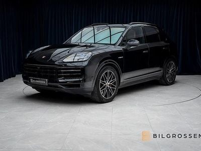 Svart Begagnad 2024 Porsche Cayenne S E-Hybrid SUV | 1 199 900 kr