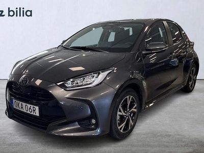 Mörkgrå (grå) Begagnad 2024 Toyota Yaris Hybrid Active Halvkombi | 269 900 kr (Lite dyr)