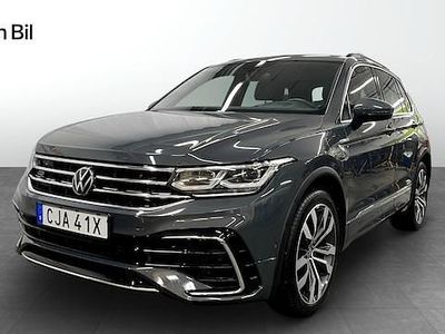 Mörkgrå (dolphin grey metallic) Begagnad 2023 VW Tiguan R-line SUV | 459 900 kr