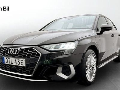 Brilliantsvart Begagnad 2024 Audi A3 Advanced Sportkupé | 299 000 kr