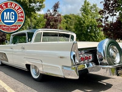 Begagnad Lincoln Continental 316 HK (232 kW) 1960 Polaris white & deerfield green Sedan