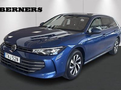 Blå Begagnad 2024 VW Passat Kombi | 338 700 kr (Marknadspris)