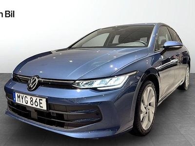 Blå Begagnad 2024 VW Golf VIII Life Halvkombi | 294 900 kr (Marknadspris)