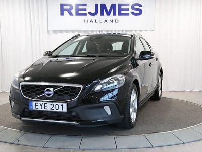 Svart Begagnad 2015 Volvo V40 CC Summum Kombi | 159 500 kr