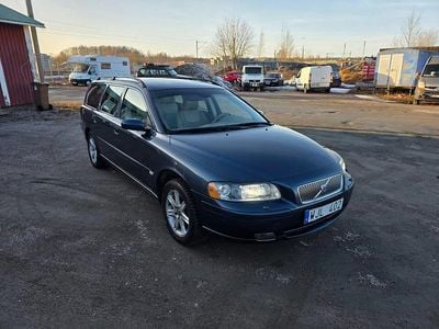 Begagnad Volvo V70 Momentum 209 HK (153 kW) 2005 Blå Kombi