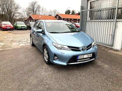 begagnad Toyota Auris 1.6 5D BACKKAMERA DRAG 2014, Halvkombi