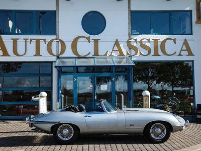 Ljusgrå Begagnad 1969 Jaguar E-Type Cab | 999 000 kr