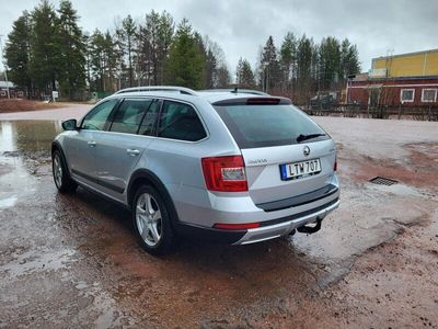 begagnad Skoda Octavia Scout 2.0 TDI 4x4 Euro 6