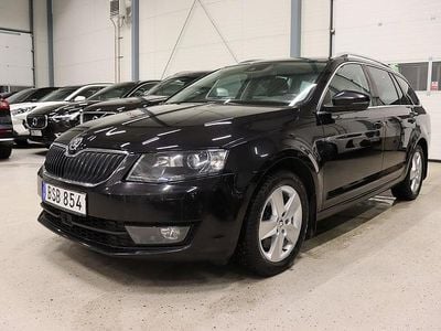 Svart Begagnad 2015 Skoda Octavia Style Kombi | 139 900 kr (Bra pris)