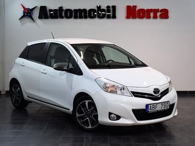 Begagnad Toyota Yaris Trend 99 HK (72 kW) 2013 Vit Halvkombi