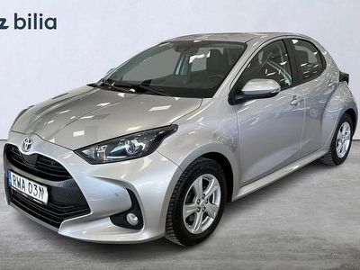Begagnad Toyota Yaris Hybrid Active 117 HK (86 kW) 2022 Silver Halvkombi