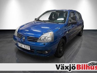 Begagnad Renault Clio II 75 HK (55 kW) 2007 Blå Halvkombi