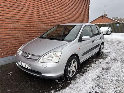 Begagnad Honda Civic 110 HK (80 kW) 2001 Ljusgrå Halvkombi